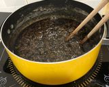 Hình bước làm 3 của món Chè Thạch Đen Nước Dừa Hạt Chia