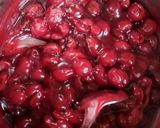 Meggyes tejfölös túrótorta kekszalapon recept fázis 2 fotója