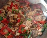 Foto langkah ke 3 dari resep Tumis Ayam Paprika.