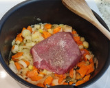 Foto del paso 3 de la receta: Medallón de ternera en salsa de puerros y zanahorias