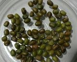 Foto del paso 1 de la receta Brotes de soja (dientes de dragón) caseros
