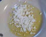 Foto del paso 3 de la receta: Revuelto de quinoa con gulas y espárragos verde en conserva