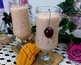 A picture of step 4 of Mango 🥭 n 🍒Cherry milk 🥛shake 😋.