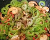 Foto langkah ke 3 dari resep Tumis pare udang.