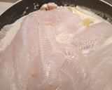 Foto del paso 7 de la receta: Supremas de Merluza en salsa con champiñones y gambones