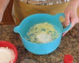 A picture of step 2 of Fluffy powdered sugar cake icing.