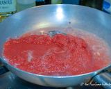 Foto del passaggio 2 della ricetta Gnocchetti di ricotta con sugo di pomodoro aromatizzato alla salvia