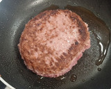 Foto del paso 1 de la receta: Hamburguesa de kobe con queso y huevo