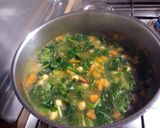Foto del paso 2 de la receta Potaje de garbanzos y espinacas