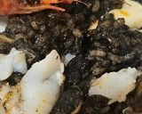 Foto del paso 7 de la receta: Arroz negro ⚫️ con gambas rojas y tiras de bacalao