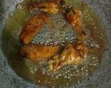 Foto langkah ke 4 dari resep Honey Spicy Chicken Wings.