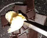 صورة لخطوة 1 من وصفة تحضير صلصة الشوكولاتة لتزيين كيكات وطورطات 😋😱🤤🍫🍫