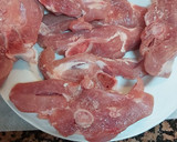 Foto del paso 1 de la receta: Chuletas de pavo en salsa