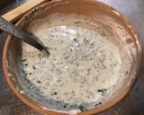 Une image de l'étape 4 de Sauce crème roquefort et persil.