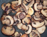 Foto del paso 4 de la receta: Medallones de solomillo de cerdo con setas al wok en salsa de hongos