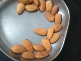 लॉकडाउन स्वीट दूध (Lockdown Sweet doodh recipe in Hindi)