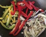 Foto langkah ke 6 dari resep Chicken Fajitas ft Tortilla.