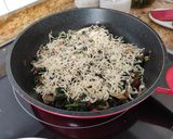 Foto del paso 3 de la receta Espinacas con setas y queso