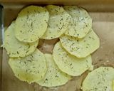 Foto del paso 2 de la receta: Patatas asadas con romero y tomillo