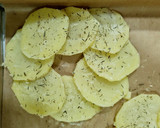 Foto del paso 2 de la receta: Patatas asadas con romero y tomillo