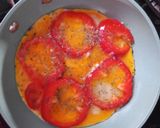 Foto del paso 1 de la receta: Tortilla de huevo y morrón 🥚🍅