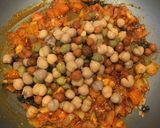 समोसा छोले चाट (samosa chole chaat recipe in marathi) रेसिपी स्टेप 3 फोटो 