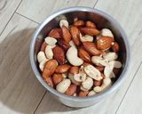 A picture of step 7 of Winter special gond laddu.