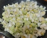 Foto del paso 2 de la receta: Tortilla de puerros y champiñones