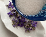 Foto del paso 3 de la receta: Azúcar de violetas