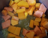 Foto del paso 3 de la receta: Crema de calabaza y batata con queso feta