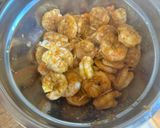 A picture of step 4 of Chicken & Shrimp Miki Bihon Guisado.