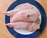 Hình bước làm 1 của món Cá Thầy Tu (Monkfish) Chiên Kèm Bún Tàu Xào Tương Hột