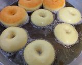 Foto langkah ke 7 dari resep Donat empuk tanpa kentang.