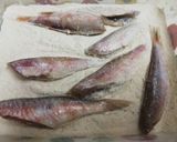 Foto del paso 2 de la receta: Salmonetes fritos