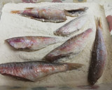 Foto del paso 2 de la receta: Salmonetes fritos