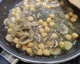 Foto del paso 3 de la receta Risotto de champiñones con garbanzos
