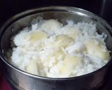 Foto langkah ke 3 dari resep Nasik Sobot Hubi Kayu khas Kutai.