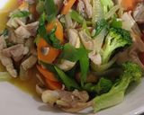 Foto langkah ke 2 dari resep Tumis ayam sayur.