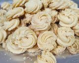 Foto langkah ke 3 dari resep Kue semprit sagu.