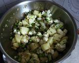 गोभी आलू मटर की सूखी सब्जी(gobhi aloo matar ki sukhi sabzi recipe in hindi) रेसिपी चरण 4 फोटो