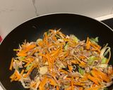 Foto langkah ke 4 dari resep Mie goreng ayam.