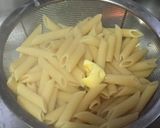 Foto del paso 5 de la receta: Filetes de Dorado con Penne Rigate, Morrones y Aceitunas