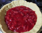 Foto langkah ke 5 dari resep Strawberry Pie with Vanilla Custard.