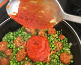 Foto del paso 6 de la receta: Huevos con chorizo y guisantes