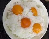 Hình bước làm 1 của món Cơm chiên trứng muối chà bông