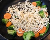 A picture of step 2 of Japanese Yakisoba.