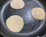 Foto del paso 3 de la receta: Como hacer mini tortitas exprés ¡Mateo cumple 3! 🥞🎉
