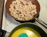 A picture of step 3 of Shrimp Alfredo.