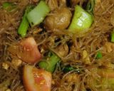Foto langkah ke 6 dari resep Bihun Goreng Simpel.