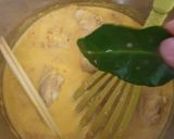 A picture of step 5 of Chicken in coconut and turmeric sauce.